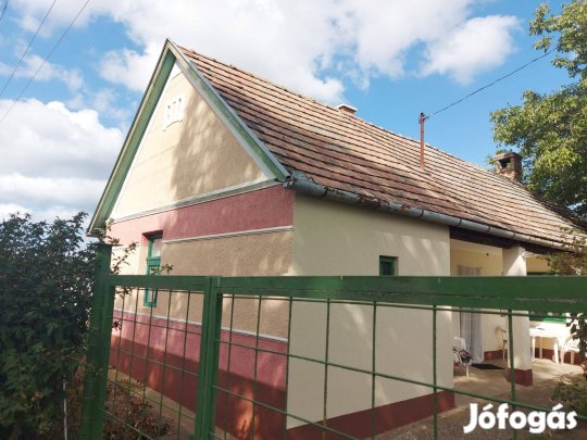 Picurka házikó szántófölddel eladó Dunaföldváron!