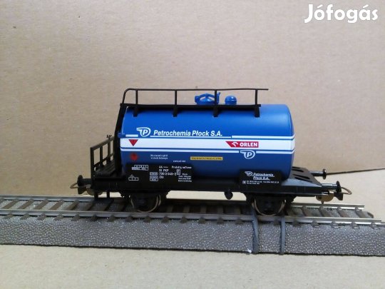 Piko PKP Petrochemia kéttengelyes tartálykocsi H0