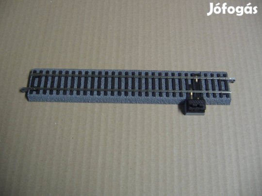 Piko ágyazatos egyenes sín, árambevezető csatlakozóval G231 H0