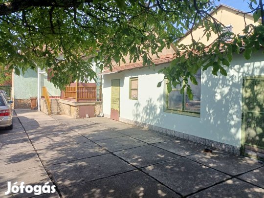 Pilisszentiván  nagy telek, stabil tégla kádár-kocka, garázzsal és me