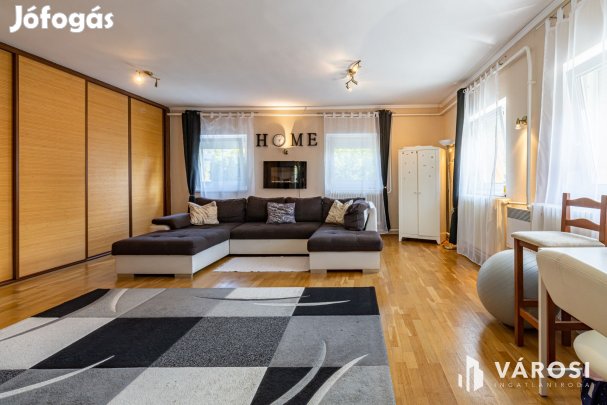 Pilisszentkereszten, három lakásos, családi ház eladó