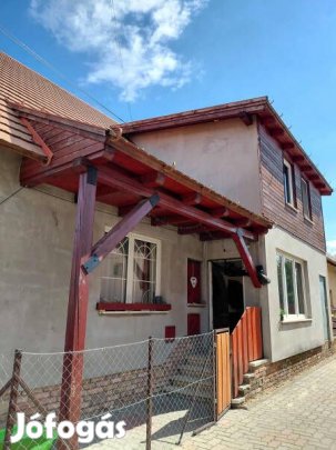 Pilisvörösváron, csendes, méltán igen népszerű részén eladó eg...