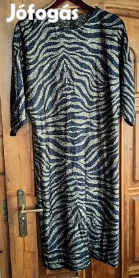 Pille könnyű, egyenes vonalú, aranylurex alkalmi ruha