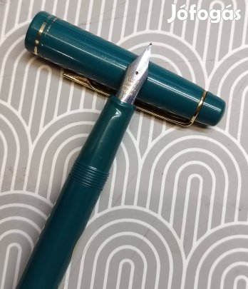 Pilot töltő toll. Egy üvegcse Pilot fekete tintával