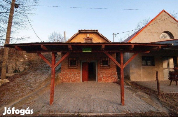 Pince eladó Piliscséven