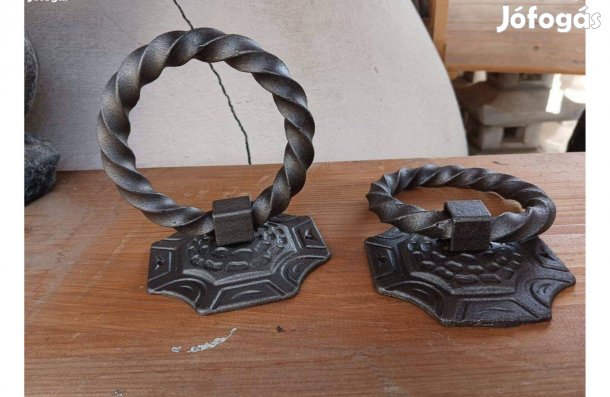 Pinceajtó kopogtató Kovácsoltvas pince borozó ajtó kilincs láda fül