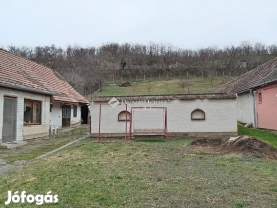 Pincehelyi 140 nm-es ház eladó