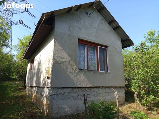 Pingyomon nagyszerű kis ház bagóért, mert kell a pénz !