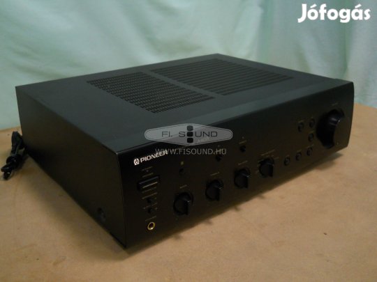 Pioneer A-402R ,2x80W,4-32 ohm,4 hangfalas sztereo erősítő (1437)