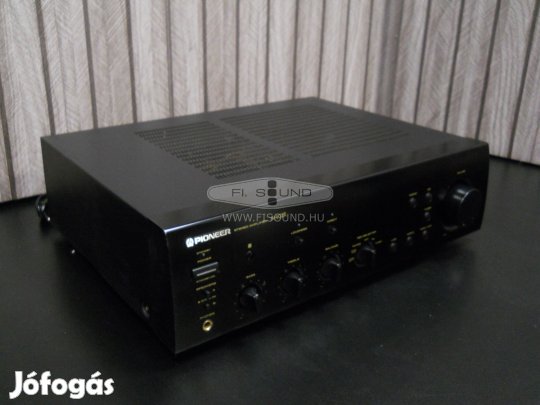 Pioneer A-402R ,2x80W,4-32 ohm,4 hangfalas sztereo erősítő (1437)