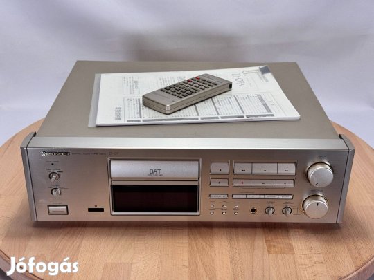 Pioneer D-07 DAT magnó