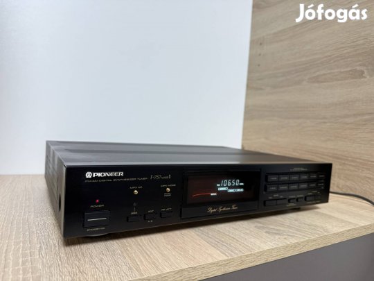 Pioneer F-757 MK II típusú rádió