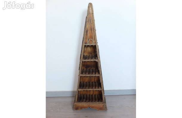 Piramis alakú fa CD tartó állvány