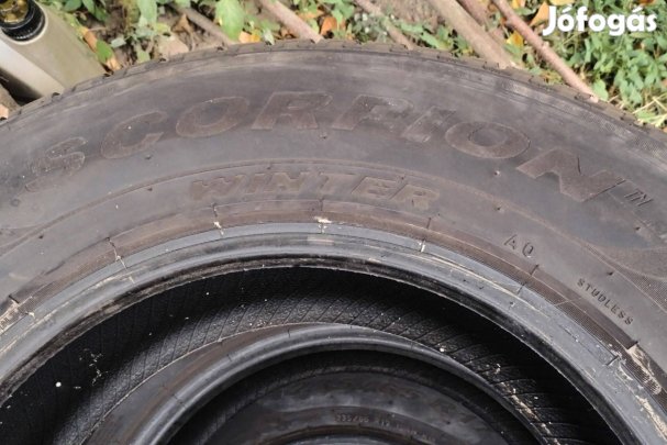 Pirelli Scorpion 235/65 R 17 téli gumi szett 4 db kevesett futott