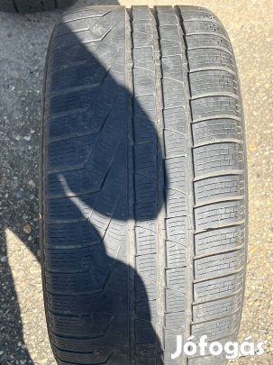 Pirelli Sottozero 255/40/R18 téli gumi 1 db - 3,5 mm