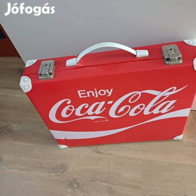 Piros Coca-Cola bőrönd