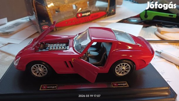 Piros Ferrari 2db eladó makett