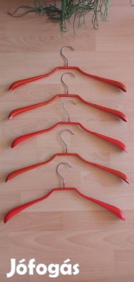 Piros, kék, szürke/ 5 darab csúszásmentes vállfa