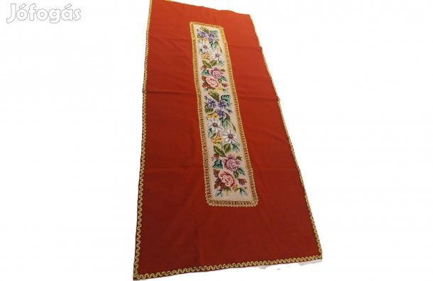 Piros alapon kézzel hímzett gobelin asztali futó nagy méretben