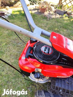 Piros alternáló fűkasza