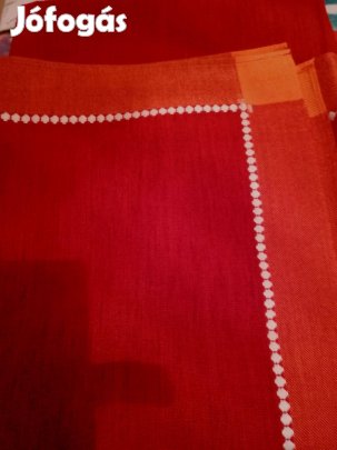 Piros asztalterítő,egyszer használt, dralon anyagú 130x160 cm!/78