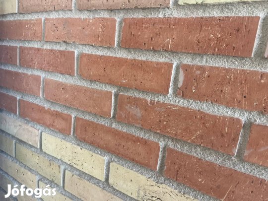 Piros belső téglaszelet