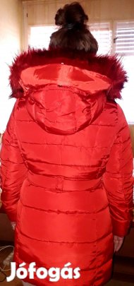 Piros bundás csinosított kabát 
