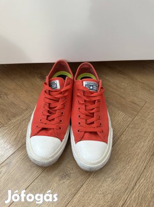 Piros converse cipő
