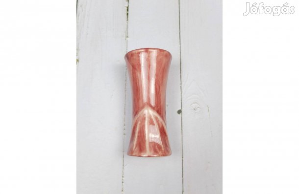 Piros dombormintás kicsi váza 13cm