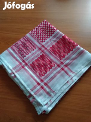 Piros-fehér színű asztalterítő 140 x 140