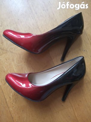 Piros-fekete cipő 35-ös méret