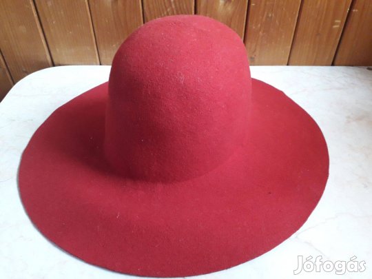 Piros kalaptomp, alapanyag, kellék