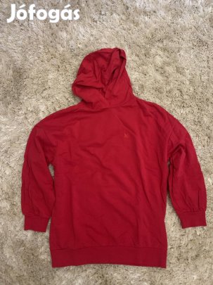 Piros kapucnis felső