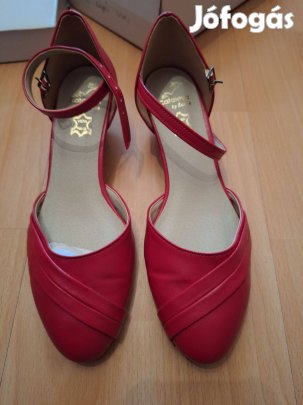 Piros menyecske cipő