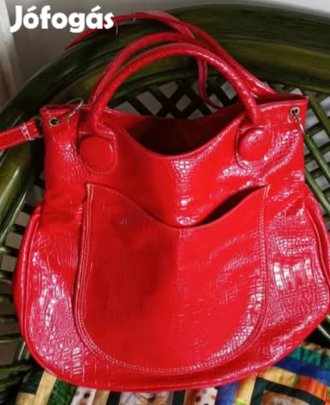 Piros műbőr táska
