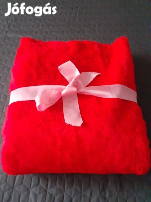 Piros műszörme ágytakaró