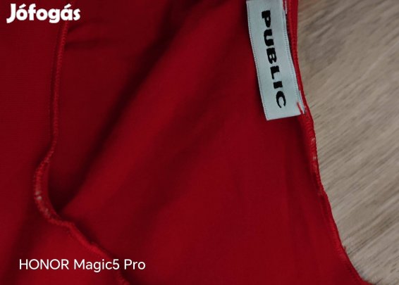 Piros nagyon rugalmas kényelmes anyagu női felső