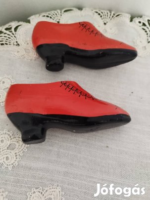 Piros porcelán tanc cipőcskék 