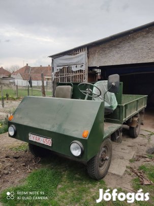 Piros rendszámos lassújármű eladó