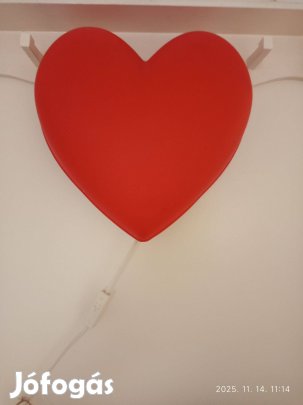 Piros szív alakú falilámpa