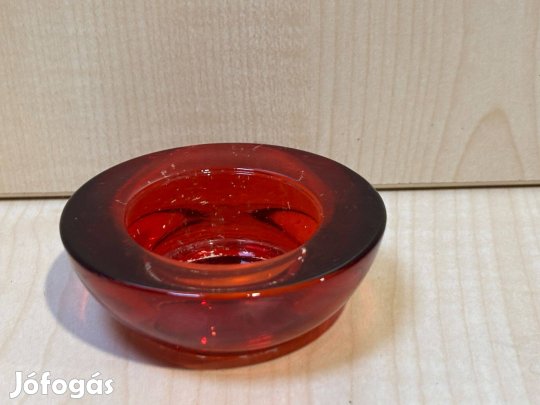 Piros üveg mécsestartó