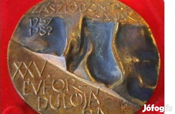 Plakett díszdobozban Kisz