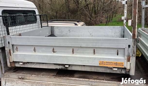 Plató alumínium felépítmény. 