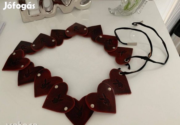 Playboy bőr öv bordó színű szív formájú