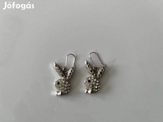 Playboy ezüst színű női fülbevaló kövekkel