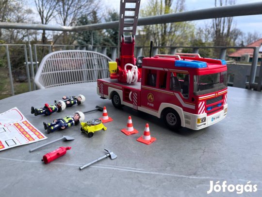 Playmobil Tűzoltóautó emelőkosárral (9463)