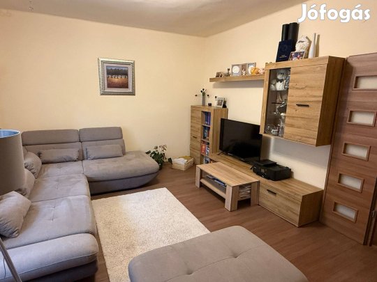 Pláza környékén felújított lakás gárázzsal eladó