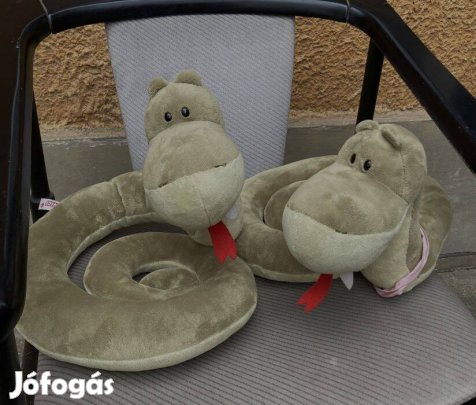 Plüss kígyók párban