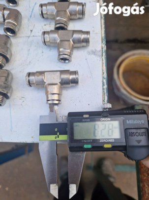Pneumatikus csatlakozók, ami a képeken láthatók,
