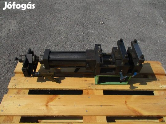 Pneumatikus lemez adagoló előtoló lemezadagoló Présgéphez Prés (2358)
